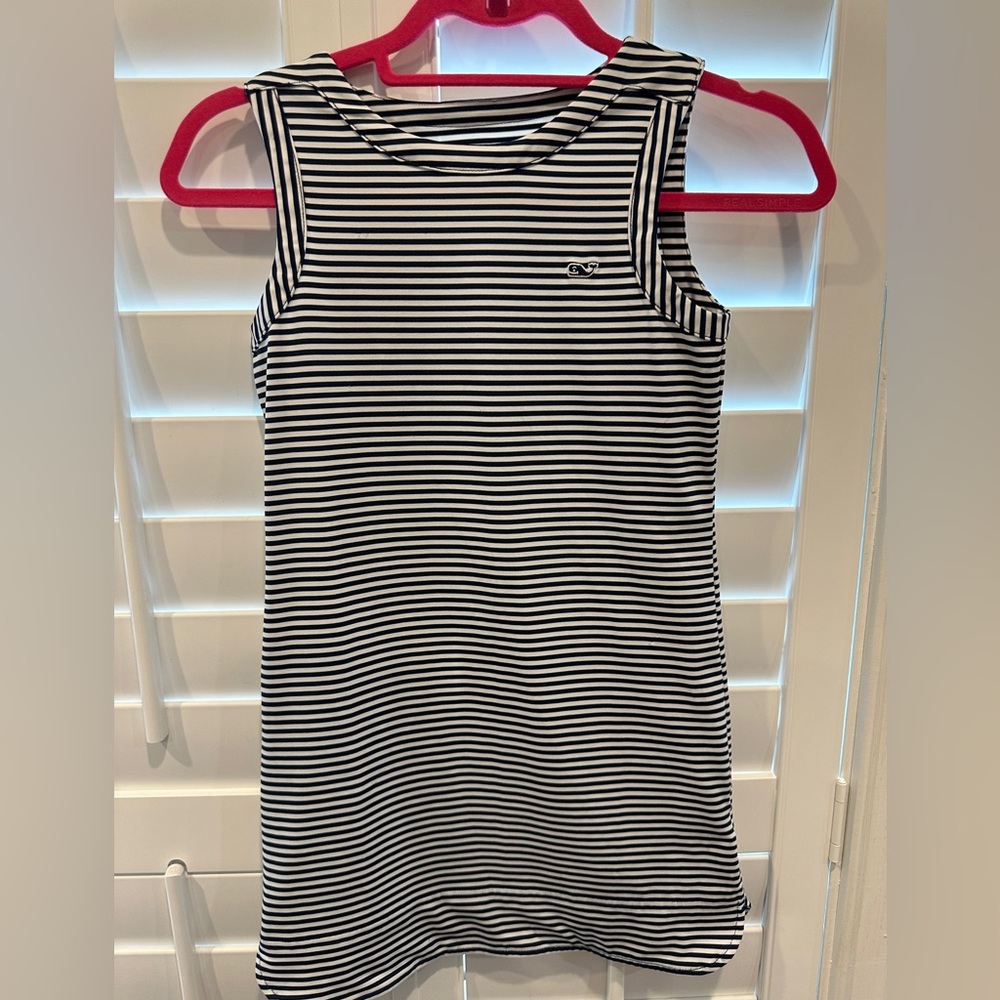 Girls Vineyard Vines Performance Dress
Size S (7-8)